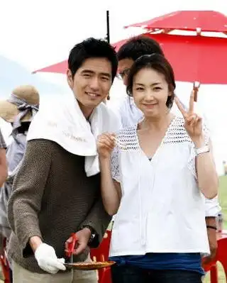 李真旭与崔智友姜惠贞与tablo新浪娱乐讯 近来韩国娱乐圈喜报频传