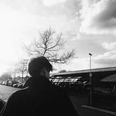 男背影你什么时候再回头看我一眼