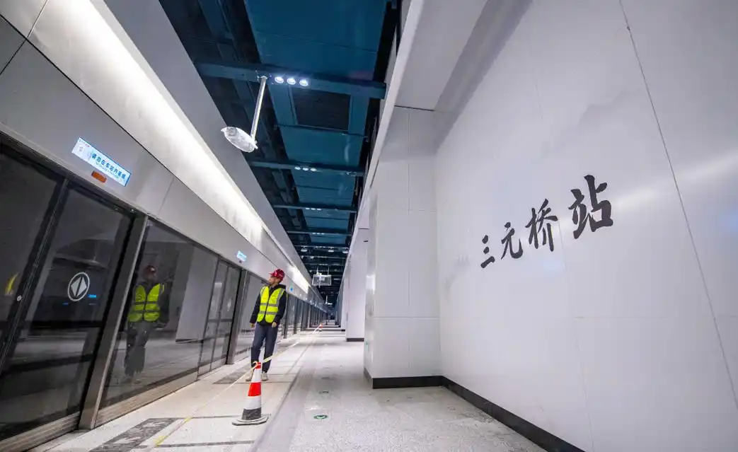 北京地铁12号线年内开通三元桥站三线换乘探访