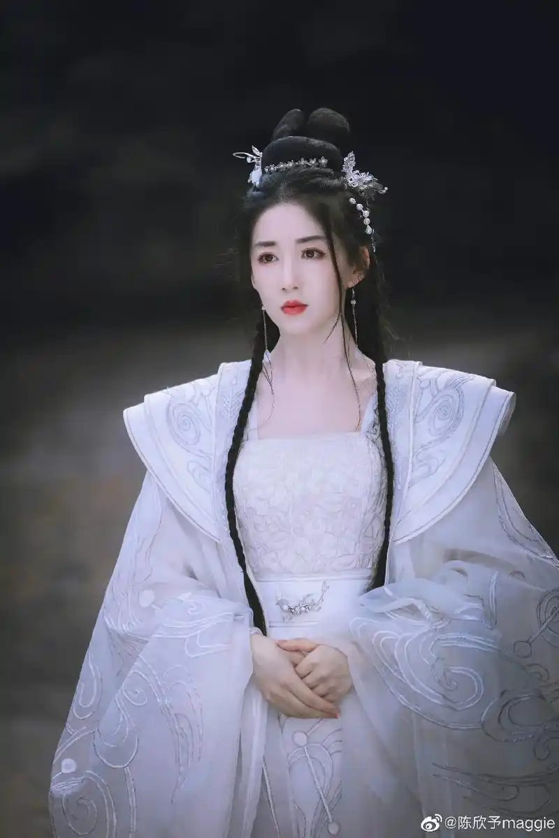 这是一部新剧也要开播了#期待古装剧 烟火人间千里婵娟.演员的 - 抖音