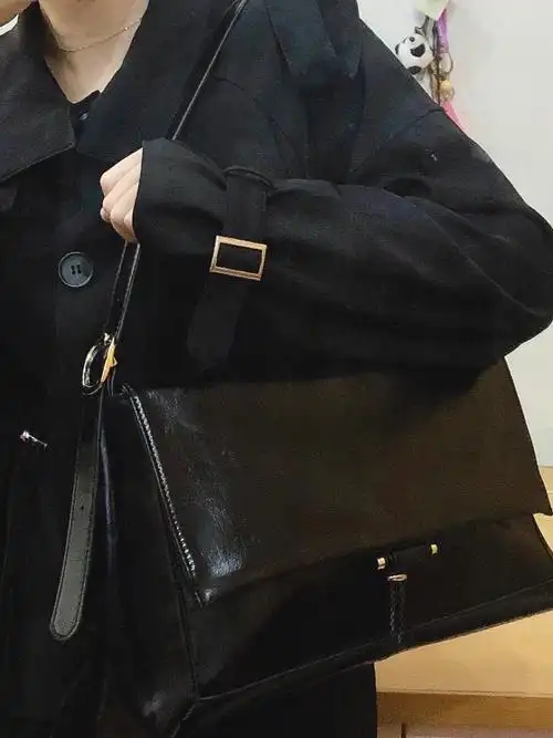 这个黑色大容量托特腋下包实用又高级