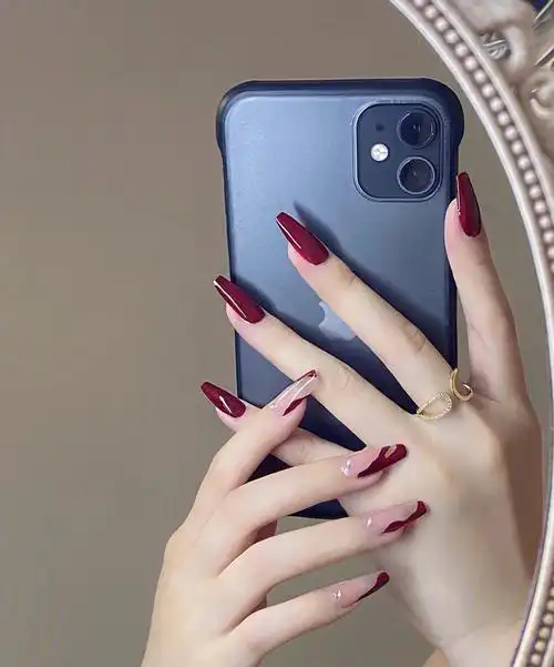 2021年最新入秋款正宫红美甲