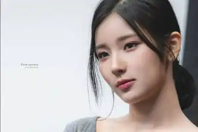 转自 first_cameraa@sohee妈:金昭熙221204 sohee 签售会饭拍转发微博