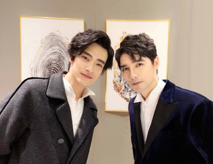 阿云嘎郑云龙演唱沙雕歌曲,毁歌又毁人,两位神仙为音乐剧拼了