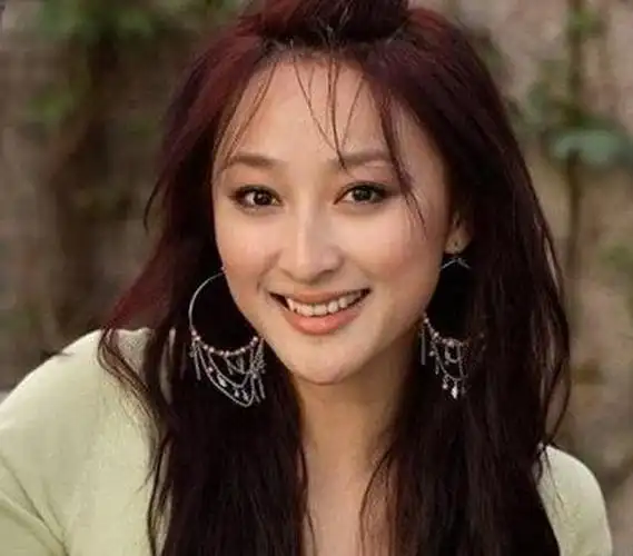 54岁莫少聪承认与嫩妻离婚:很遗憾没能走到最后