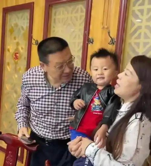 错换人生28年潘克发布好消息,许妈回九江过节,谁还敢欺负郭威