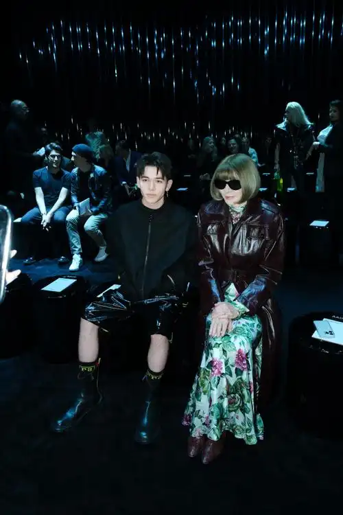 泰国演员@aponattawin1  ,《vogue》杂志美国版主编anna wintour