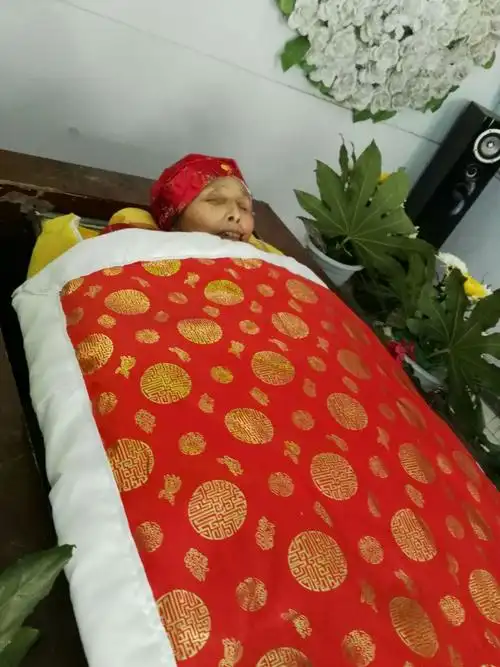 这是姑姑在这个世界上的最后遗容