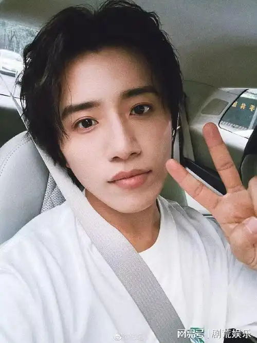 伯远翻唱萧亚轩的《表白》,魏巡翻唱五月天的《倔强》,刘嘉裕翻唱弹壳