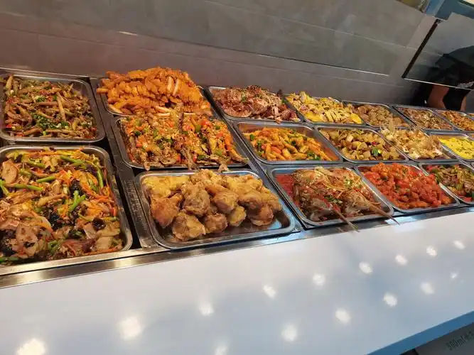 推荐菜:永和自选快餐(大埔店)位于深圳市龙岗区同昌路14号名星学校