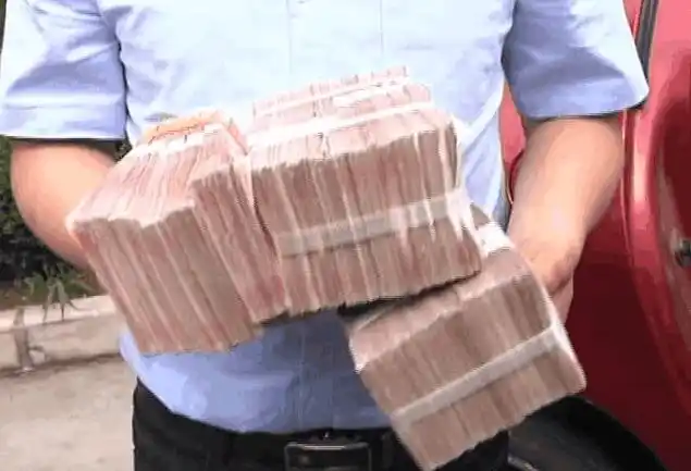 一觉醒来车内突然多出50万现金,得知真相后吓一哆嗦!