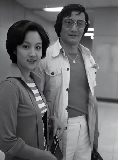 甄珍的美貌也是当时人人称道,即便现在影像已经被遗失,但周边人对她的