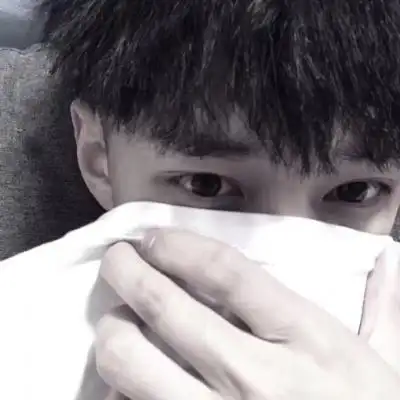 冷酷帅气侧脸男生头像