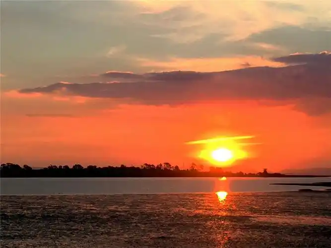 海边的夕阳,一片橙红橙红的