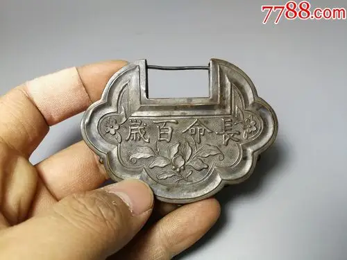铜鎏银长命锁