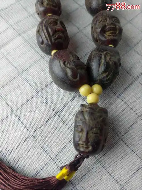 清代【血珀】十八罗汉念珠,包浆厚重,磨损自然,手感圆滑,呈色稳定