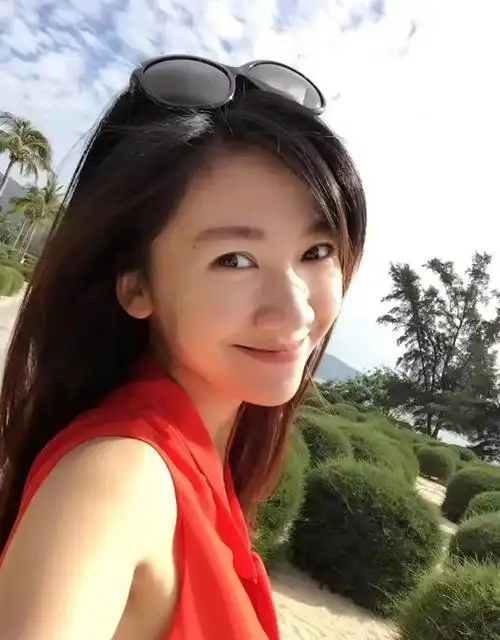 安徽台美女主持亚群喜得千金,40岁高龄生女,老公身份至今成谜_腾讯