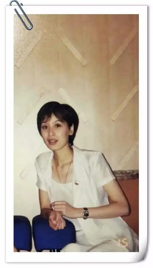 网友晒出妈妈年轻时的照片图一颜值不输刘亦菲