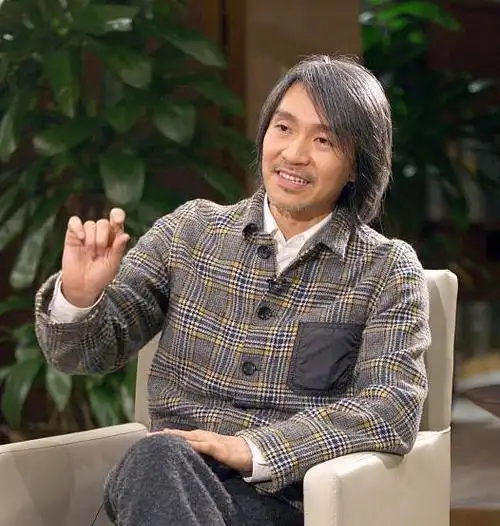 就在昨日,吴杰庄在社交平台上晒了一张他跟周星驰的照片,感谢周