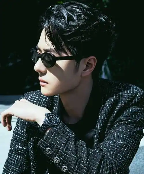 王一博亮现身chanel秀场,与权志龙同框,十分吸睛-第6张图片-绍兴汽车