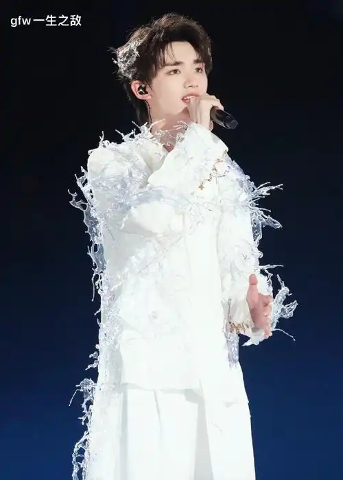 超话星动告白局##520晒出最美应援色