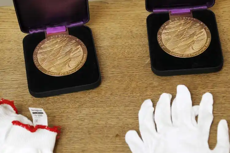 伦敦残奥会奖牌发布 华裔女设计师受关注(组图)
