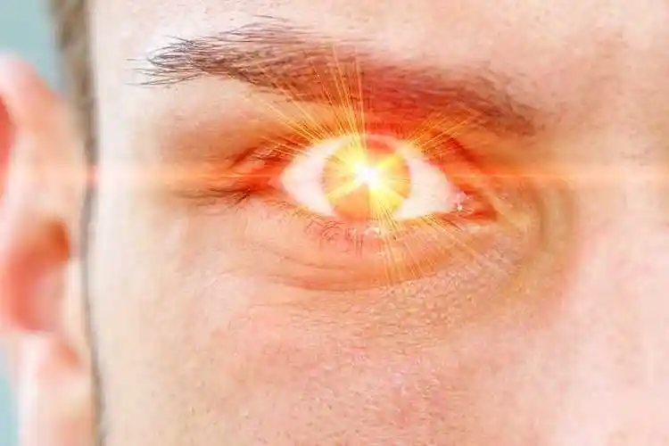 发出激光的眼睛