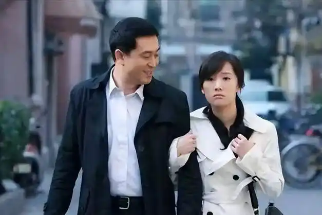 半路夫妻也有真情当然舍不得离婚也是因为,两个人一路走来的不易.