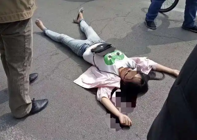 「突发!」辽阳市中心医院附近女子车祸 送医后身亡