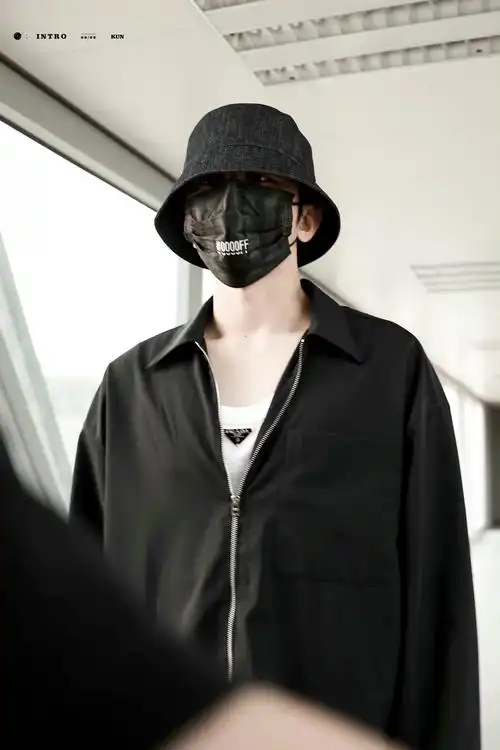 蔡徐坤今日份机场饭拍来啦allblack穿搭简约又帅气