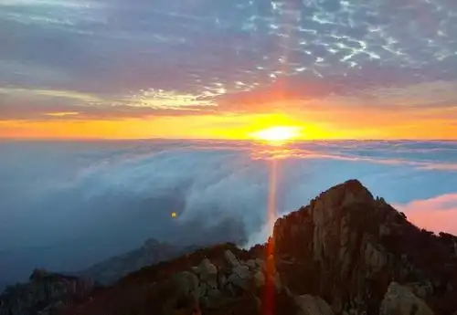 泰山观日出 文/野草(吉林) 都市头条—北京头条 传播正能量