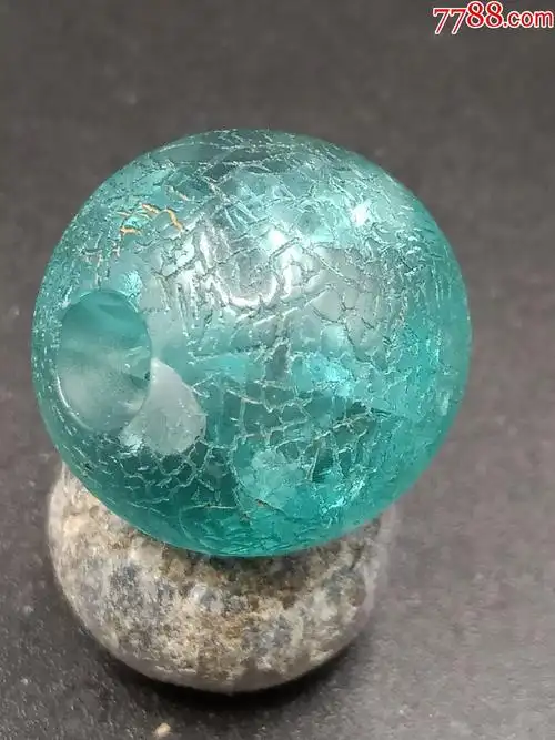 稀少蓝琥珀珠子