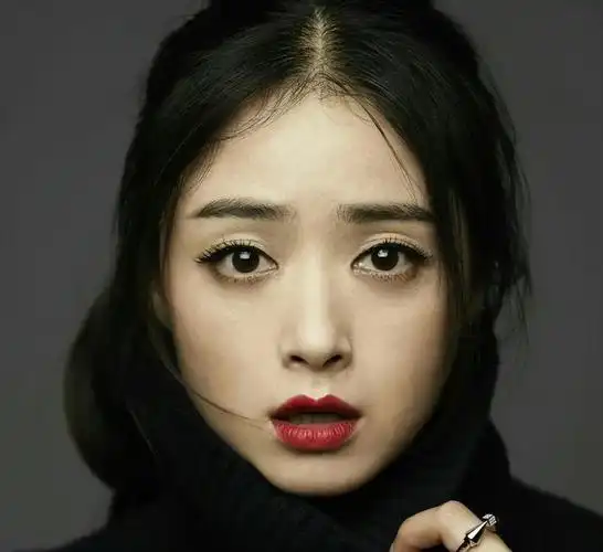 是的不拍戏就消失的蒋欣早已走上另一条康庄大道