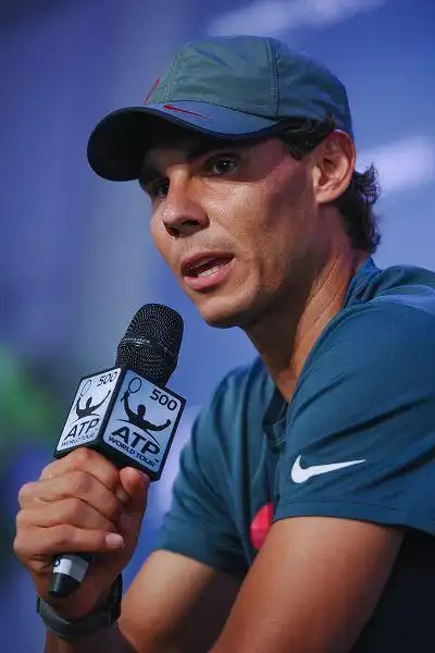 图文:纳达尔亮相里约公开赛 纳达尔接受采访