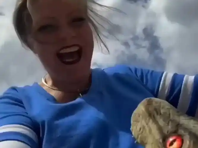 超级喜剧狂潮!十大绝妙逗比场景,笑料如潮水般汹涌,笑得你直不起腰!