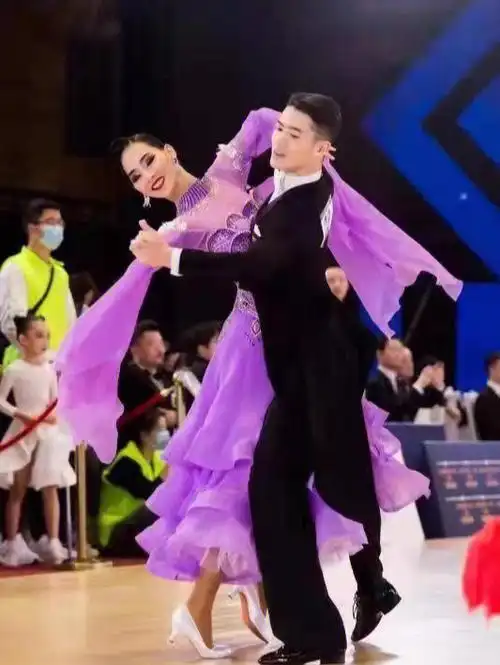 重庆金池舞蹈俱乐部的巨星唐渝杰