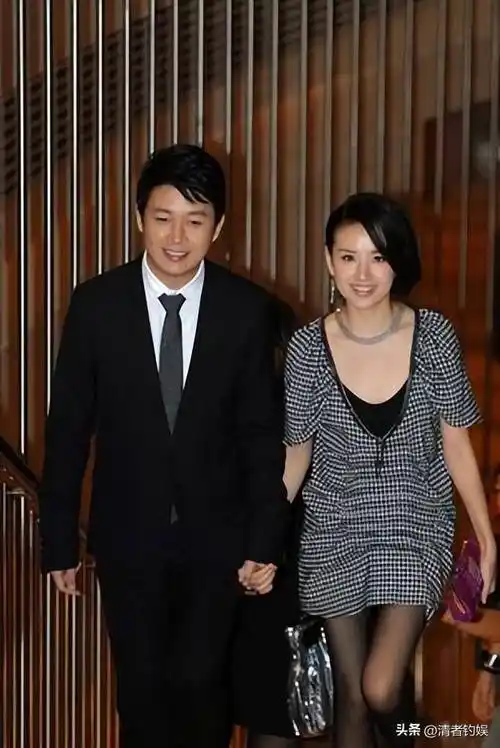 狗仔曝董洁曾与助理日久生情,旧照倾城!