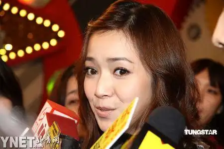 侯佩岑订婚仪式遵循古礼 承认婚讯眼泛泪光