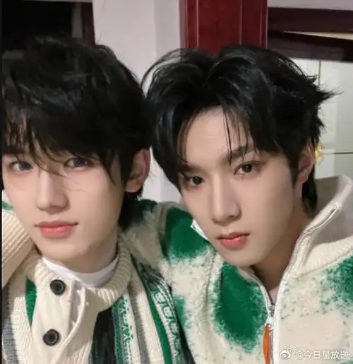 宋亚轩刘耀文21年vs现在##宋亚轩刘耀文看镜头