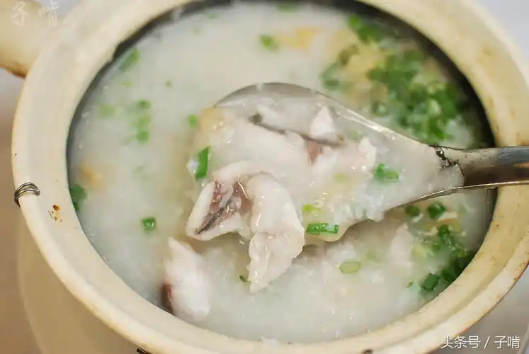 大鱼大肉不想吃,吃香喷喷滴鲩鱼粥28元,一份盛5碗全喝完真舒坦