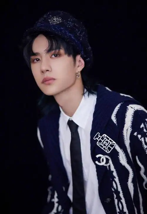 王一博剪螃蟹发型,如果你也喜欢这样的发型,网友:土到掉渣!