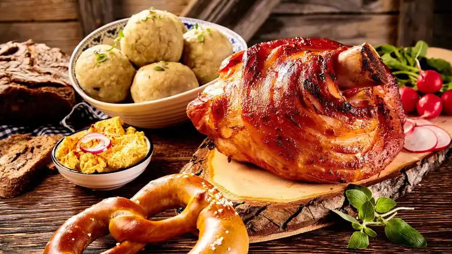 国庆假期美食相伴"香"约德国美食啤酒节_黑森林蛋糕_香肠_舌尖