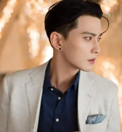 男演员徐正溪突然在社交媒体上,宣布将告别演员岗位,这一消息立刻在