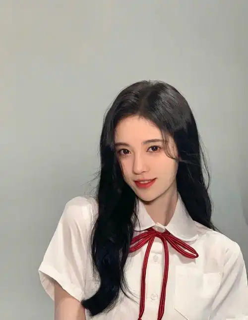 超好看的校服小鞠清纯可爱元气满满