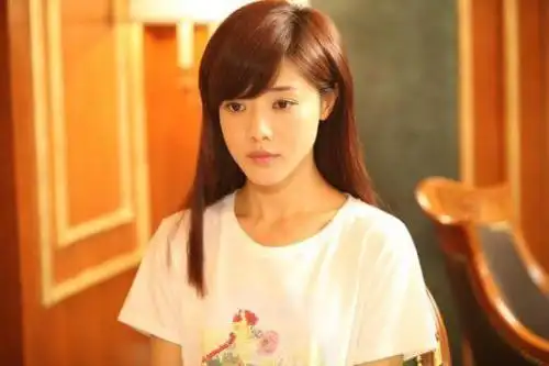 一部电视剧中一个小女主角叫小花