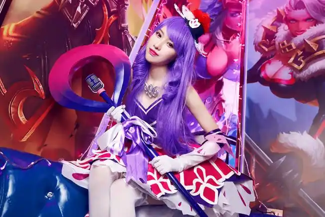 王者荣耀:偶像歌手王昭君cos了解一下,很真实的一个小姐姐!