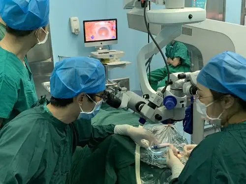 我院眼科成功开展了玻璃体视网膜手术