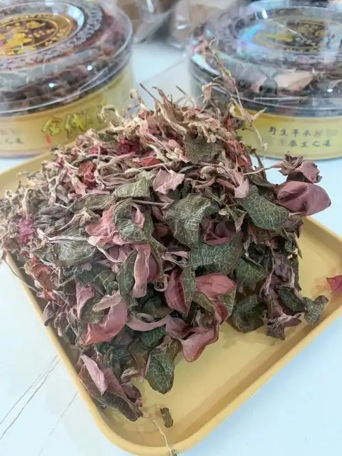 金线莲清热凉血,祛风利湿,解毒,止痛,镇咳等功效,多用于小儿高烧不退