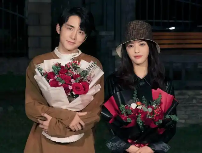 以为张新成梁洁是一搭,不曾想《变成你的那一天》前