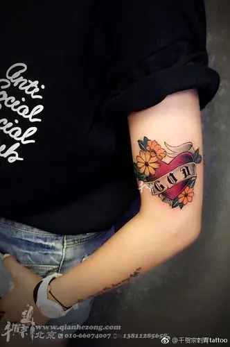 大臂oldschool爱心英文纹身图案